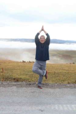 Auch unser Fahrer macht Yoga ;)
